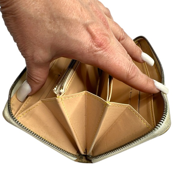 Louis Vuitton White Monogram Multicolor Murakami  Zippy Wallet - Picture 9 of 16